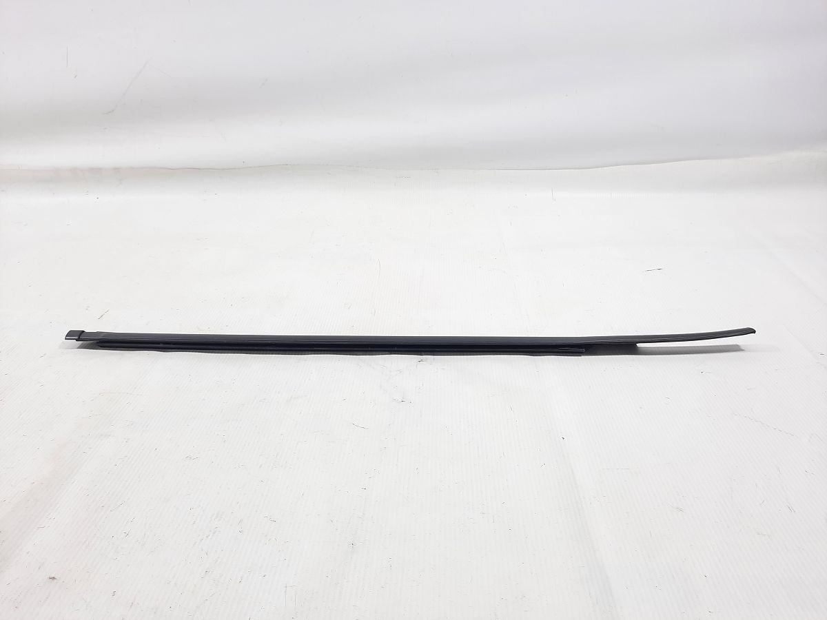 Prius. Ущільнювальна гумка скла двері задньої правої зовнішня Toyota Prius 2012-2019 6818052180 Toyota Prius