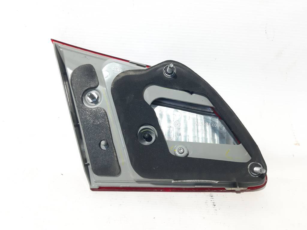 Sentra Ліхтар кришки багажника правий Nissan Sentra 2016-2019 265503YU5A Nissan Sentra 13