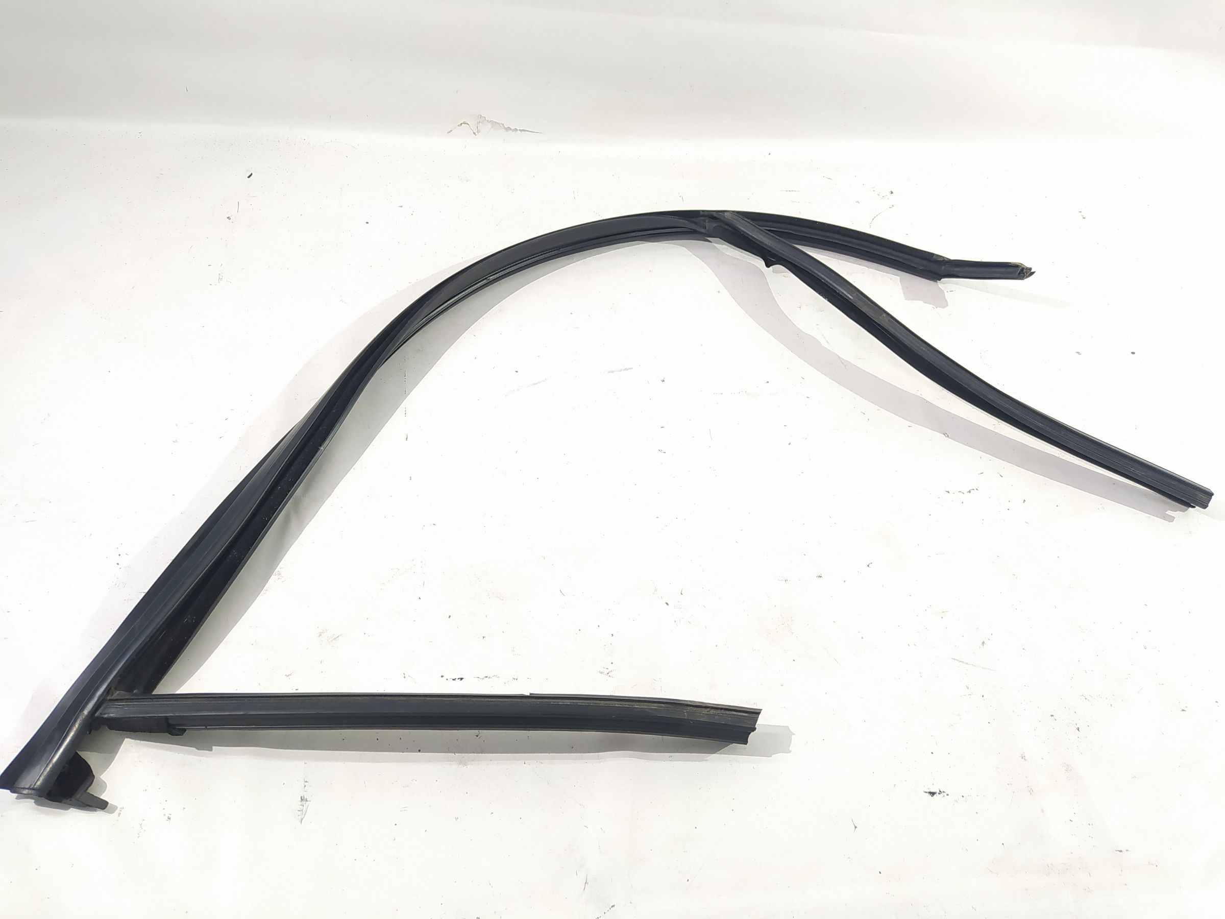 Fusion. Уплотнитель стекла (направляющая) двери передней правой Ford Fusion 2013-2016 DS7Z5421596B Ford Fusion