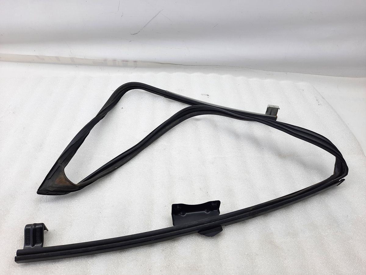 Crosstrek Направляющая резинка стекла двери передней правой Subaru Crosstrek 2013-2016 63527FJ000 Subaru Crosstrek 2