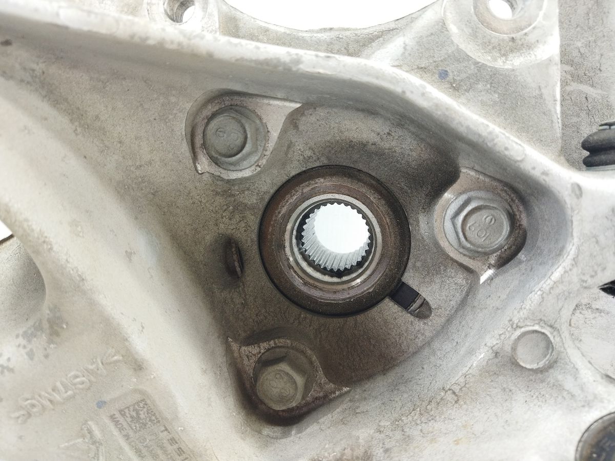 Model 3 Цапфа задняя левая Tesla Model 3 2018-2024 104441100F Tesla Model 3 4