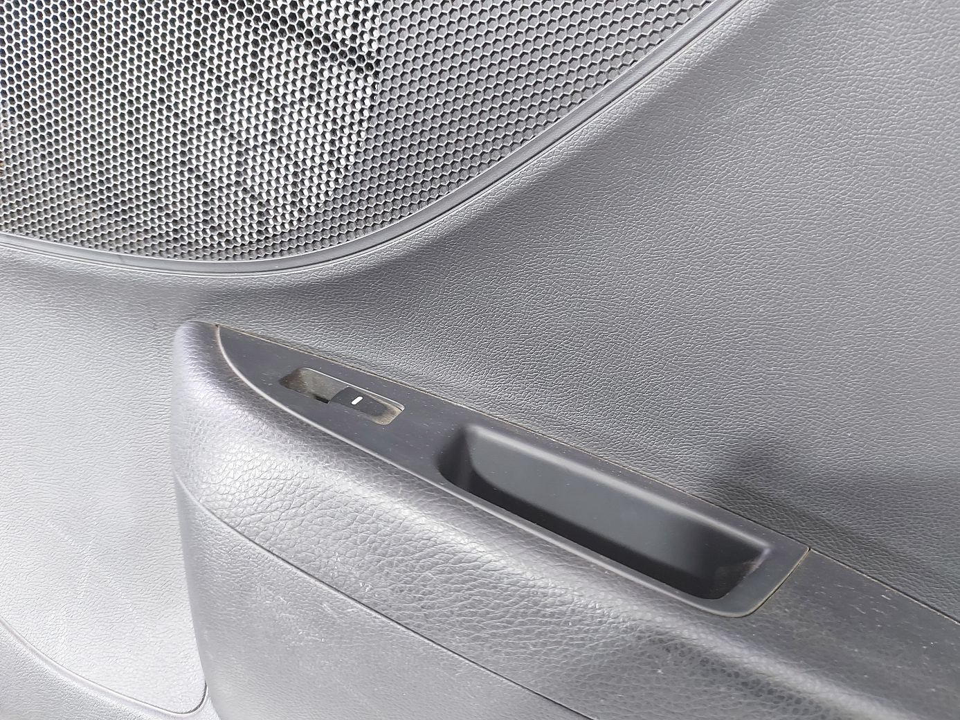 Veloster Карта дверей задньої правої Hyundai Veloster 2012-2017 833082V000RY Hyundai Veloster 3