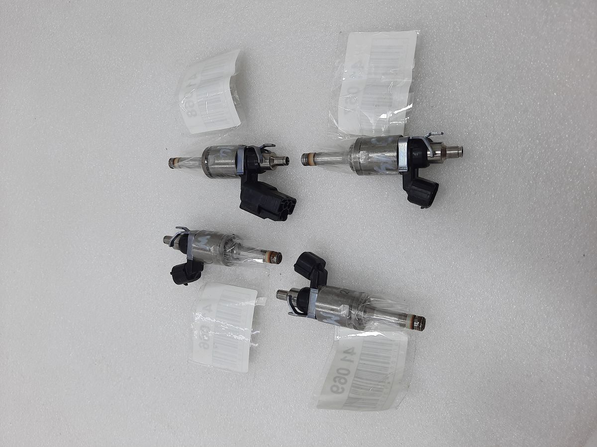 3. Топливная форсунка Mazda 3 2014-2018 PE0113250D Mazda 3