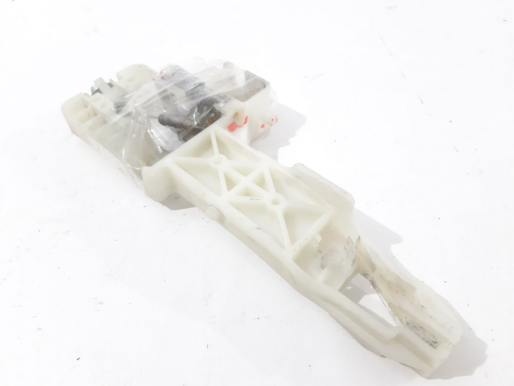 Veloster Кронштейн ручки дверей передньої правої Hyundai Veloster 2012-2016 826652V000 Hyundai Veloster 6