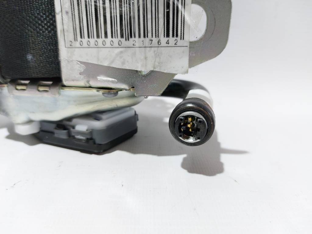 Prius c Ремінь безпеки передній правий Toyota Prius C 2012-2017 7321052823B0 Toyota Prius C 7