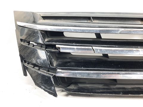 Товары с дефектами Решётка радиатора верхняя (дефект) Volkswagen Passat S 2012-2015 561853651B0QE Volkswagen Passat S 2 Товары с дефектами Решётка радиатора верхняя (дефект) Volkswagen Passat S 2012-2015 561853651B0QE Volkswagen Passat S 2
