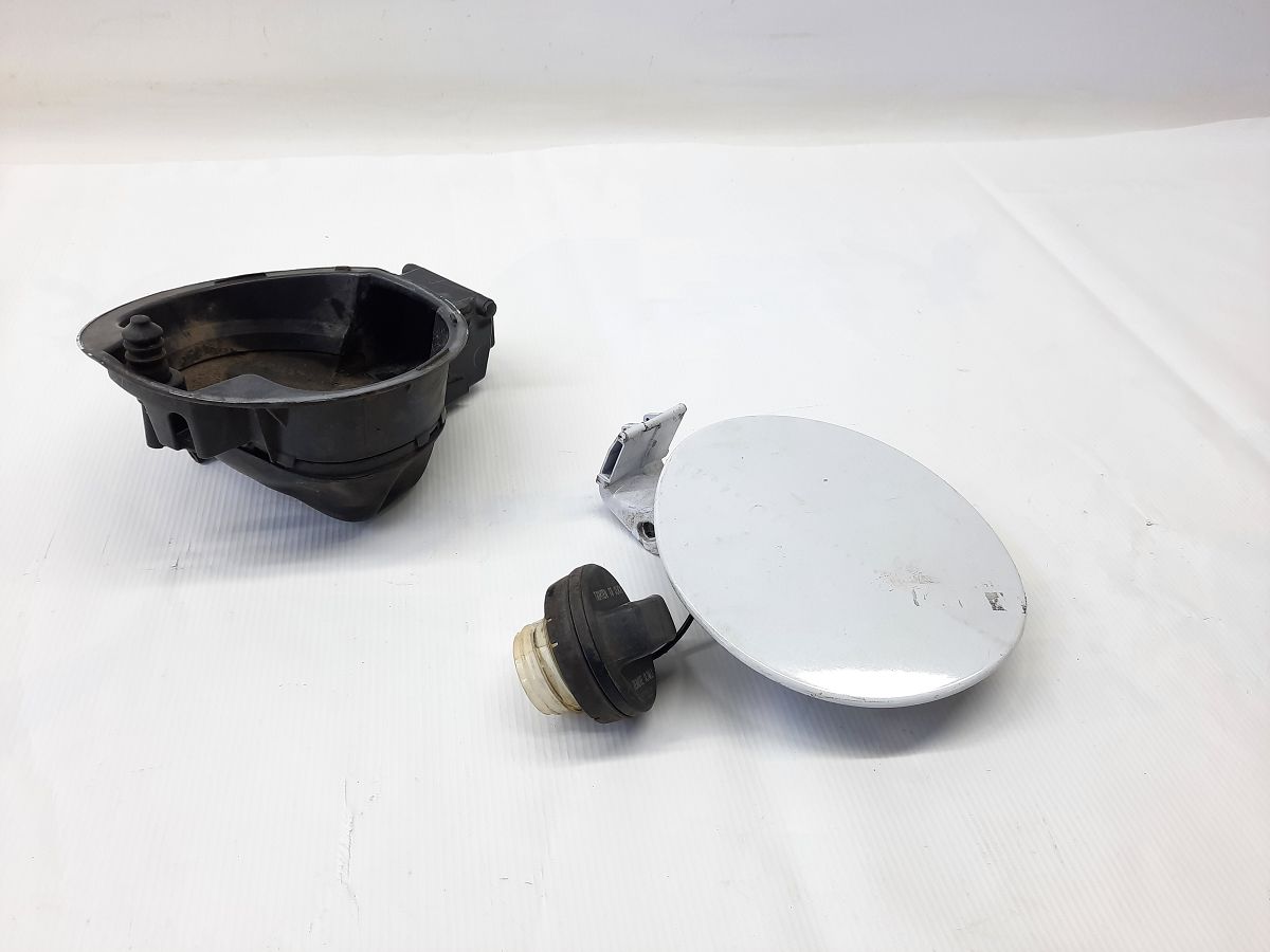 Insight Лючок бензобака Honda Insight 2010 74480TM8A01ZF Honda Insight 3