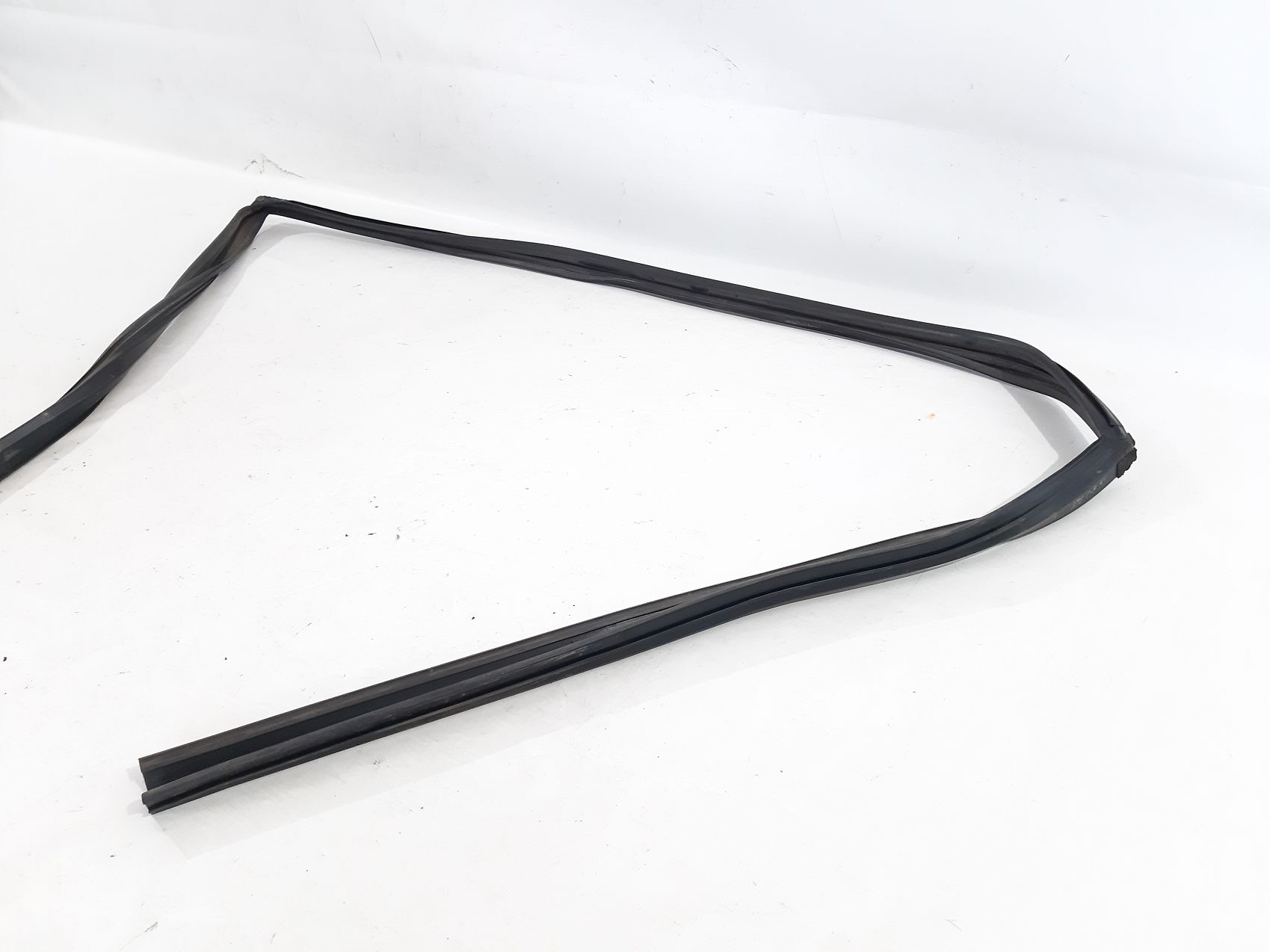 Avalon Уплотнитель стекла двери передней левой Toyota Avalon 2005-2018 68151AC031 Toyota Avalon 3