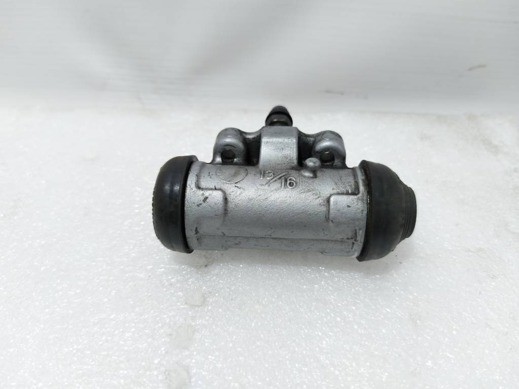 Prius c. Тормозний циліндр задній лівий/правий Toyota Prius C 2008-2019 4755028060 Toyota Prius C