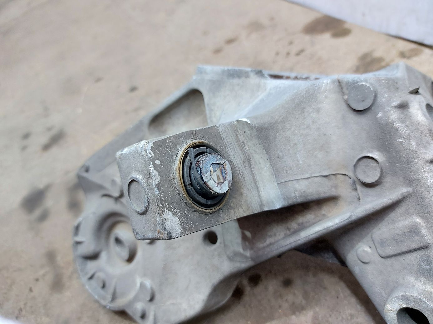 Dart Поворотний кулак задній правий Dodge Dart 2013-2019 68204866AC Dodge Dart 24