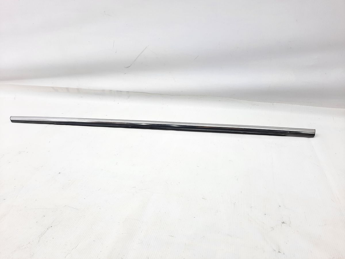 Altima. Ущільнювальна гумка скла двері лівої зовнішня (хром) Nissan Altima 2013-2018 828213TA0A Nissan Altima