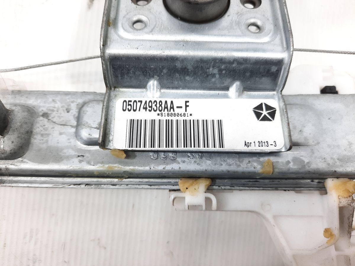 Compass Стеклоподъемник двери задней правой механический (ручной) Jeep Compass 2007-2017 5074938AA Jeep Compass 3