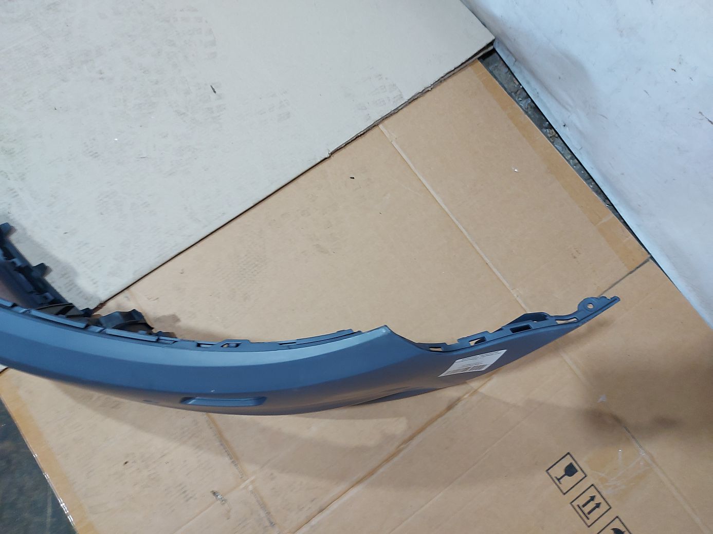 Товары с дефектами Бампер передний (вмятина, сломан угол) Volkswagen Passat CC 2012-2017 3C8807221F Volkswagen Passat CC 8