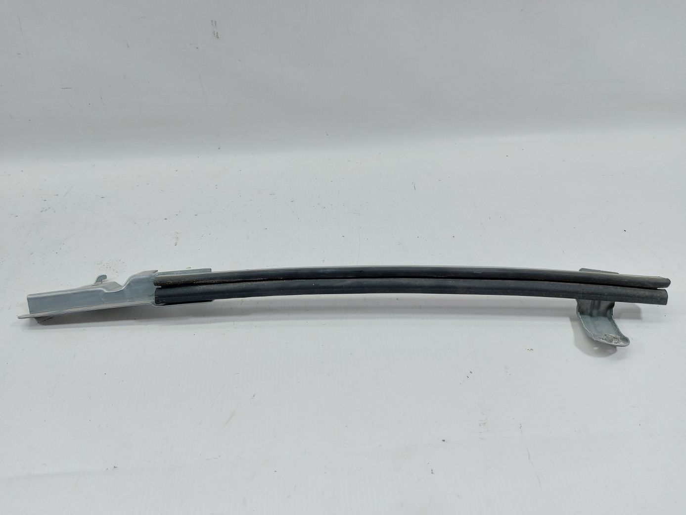 Versa note Напрямне скло дверей задньої лівої (салазки) Nissan Versa Note 2014-2017 823853VA0A Nissan Versa Note 2