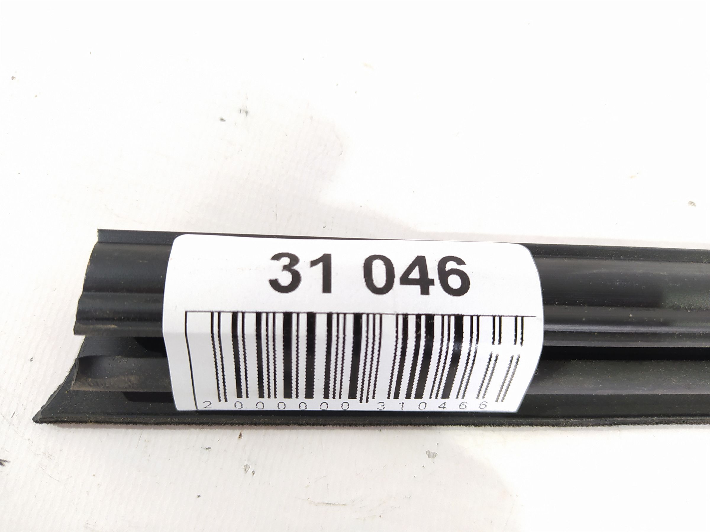 Patriot Ущільнювальна гумка скла двері задньої лівої внутрішня Jeep Patriot 2007-2017 5067751AB Jeep Patriot 14