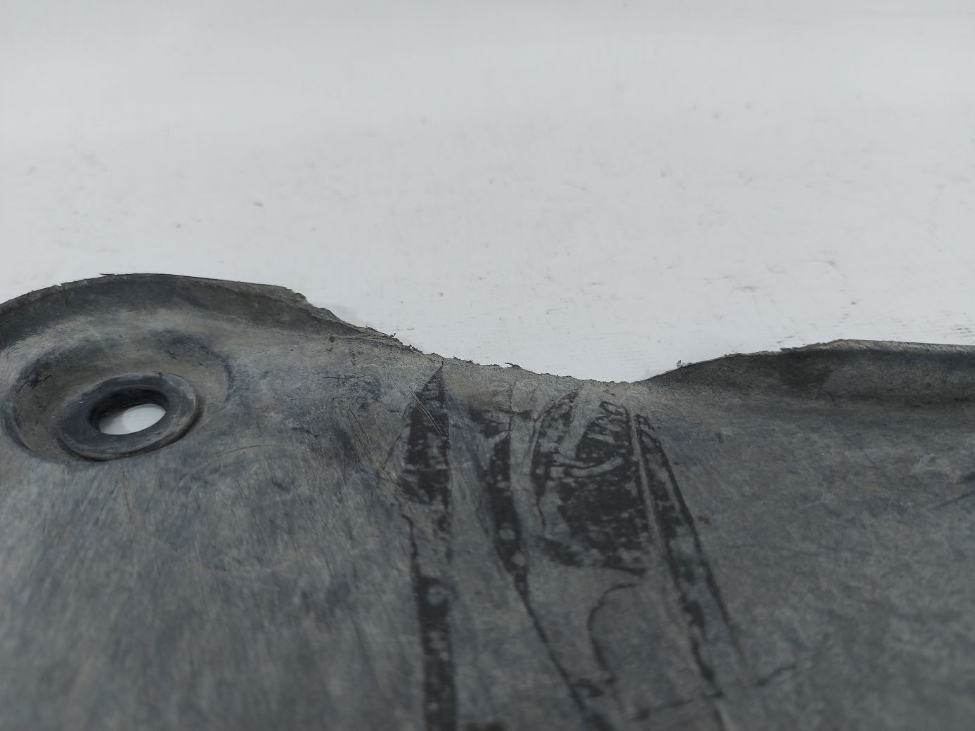 Dart Защитный экран топливного бака Dodge Dart 2013-2019 68144136AA Dodge Dart 3