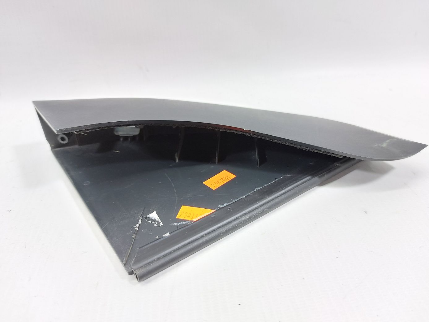 Grand caravan Кутник дверей задньої правої внутрішній Dodge Grand Caravan 2008-2020 5028902AA Dodge Grand Caravan 3