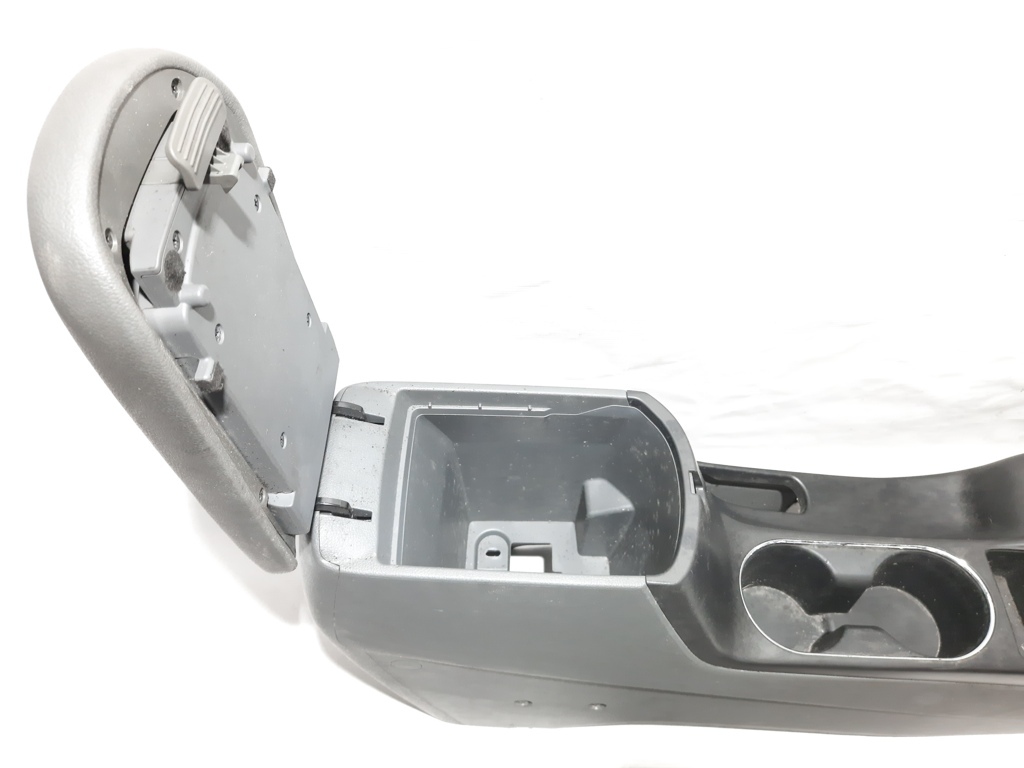 Forte Центральная консоль Kia Forte 2017-2018 84611B0000D8D Kia Forte 8