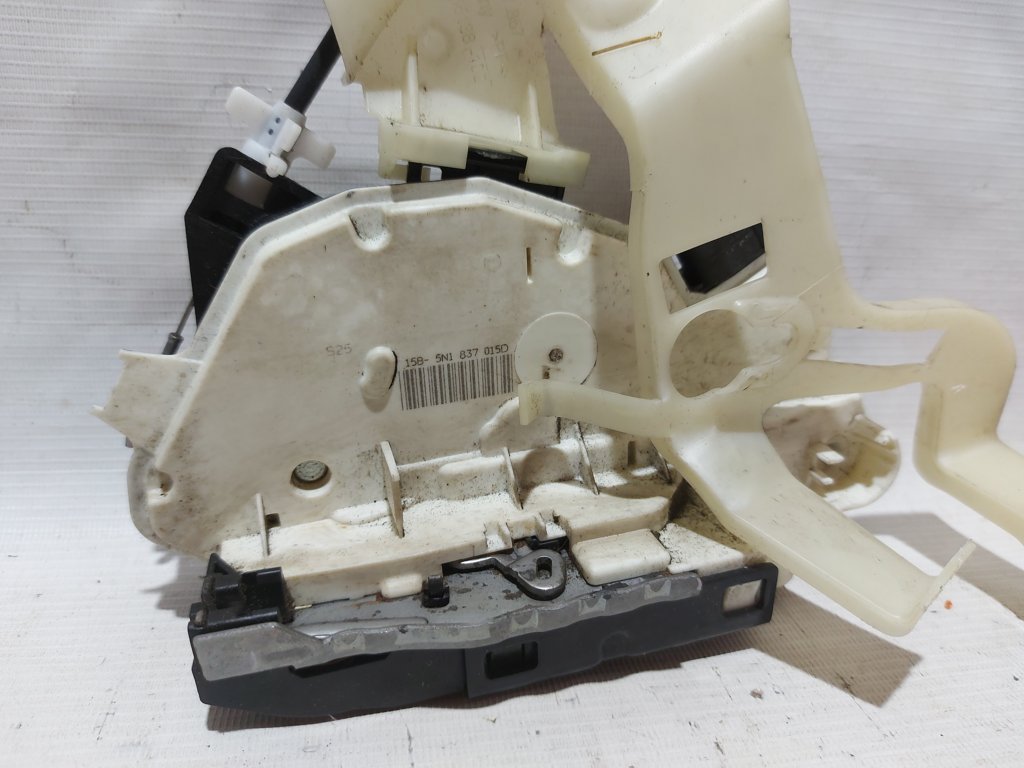 Passat cc Замок дверей задньої лівої Volkswagen Passat CC 2009-2017 5N0839015S Volkswagen Passat CC 3 Passat cc Замок дверей задньої лівої Volkswagen Passat CC 2009-2017 5N0839015S Volkswagen Passat CC 3