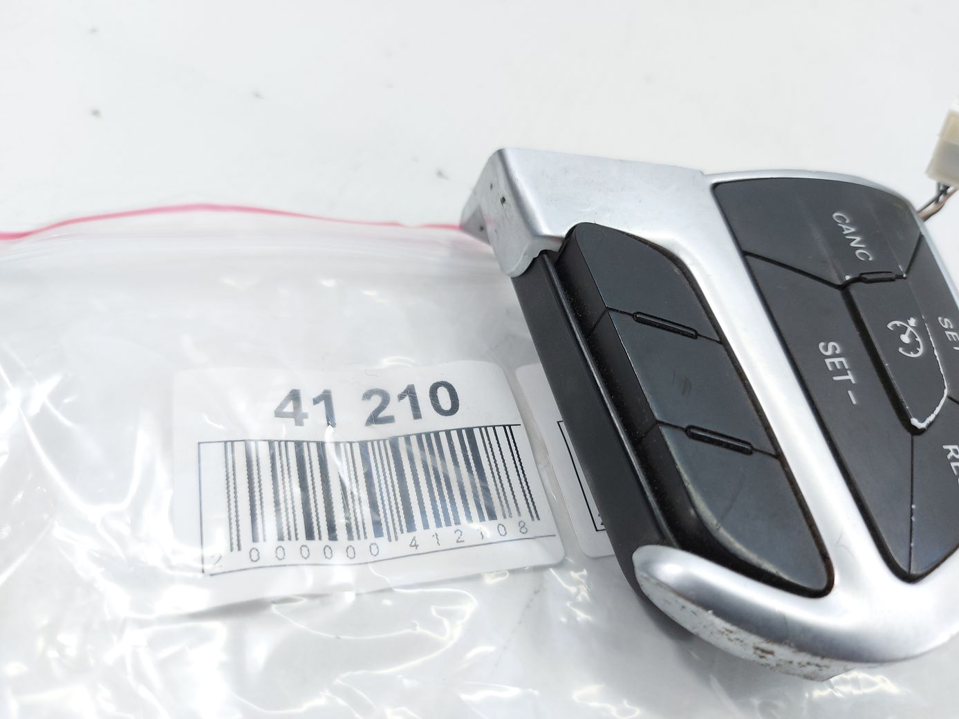 200 Кнопки рульового колеса праві Chrysler 200 2015 5RQ10DX9AC Chrysler 200 4