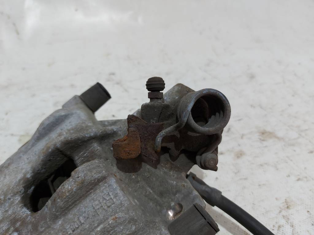 Escape Суппорт тормозной задний правый Ford Escape 2013-2016 8M5Z-2553-L Ford Escape 6