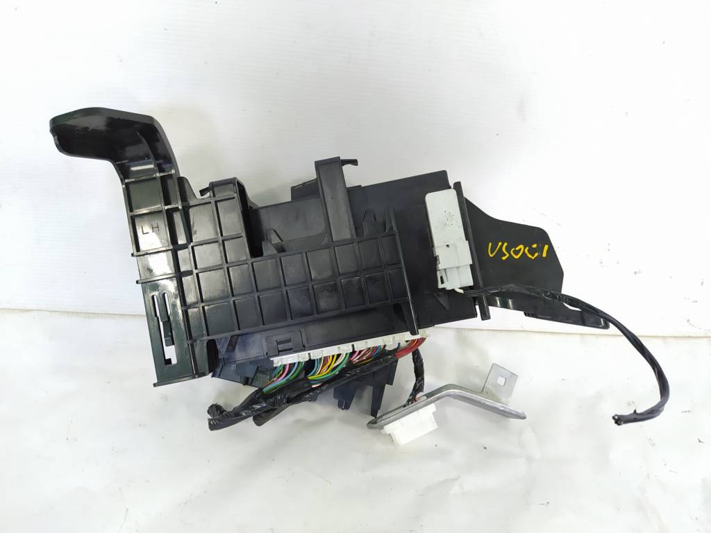 Forester. Кронштейн модуля керування КПП Subaru Forester 2015 88281SG520 Subaru Forester