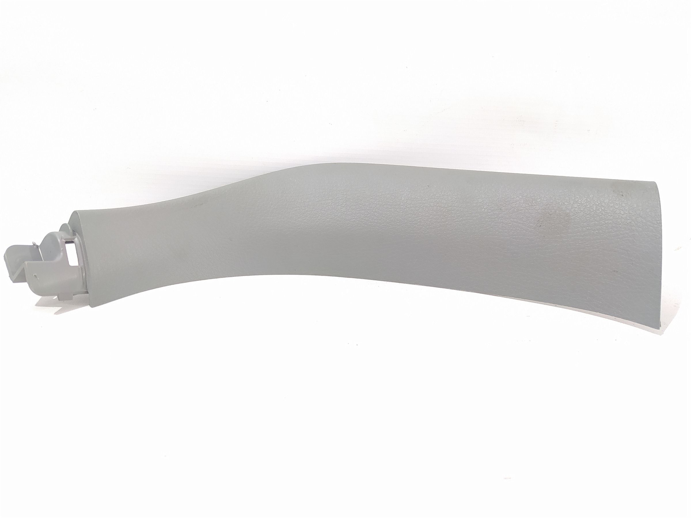 Sorento. Обшивка кришки багажника збоку ліва Kia Sorento 2011-2013 817302P000J7 Kia Sorento