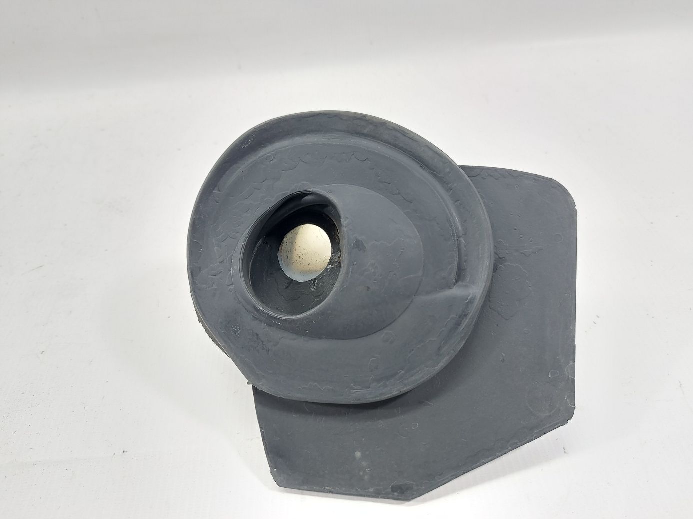 Fiesta Пыльник рулевой колонки Ford Fiesta 2011-2019 AE8Z3D677A Ford Fiesta 3