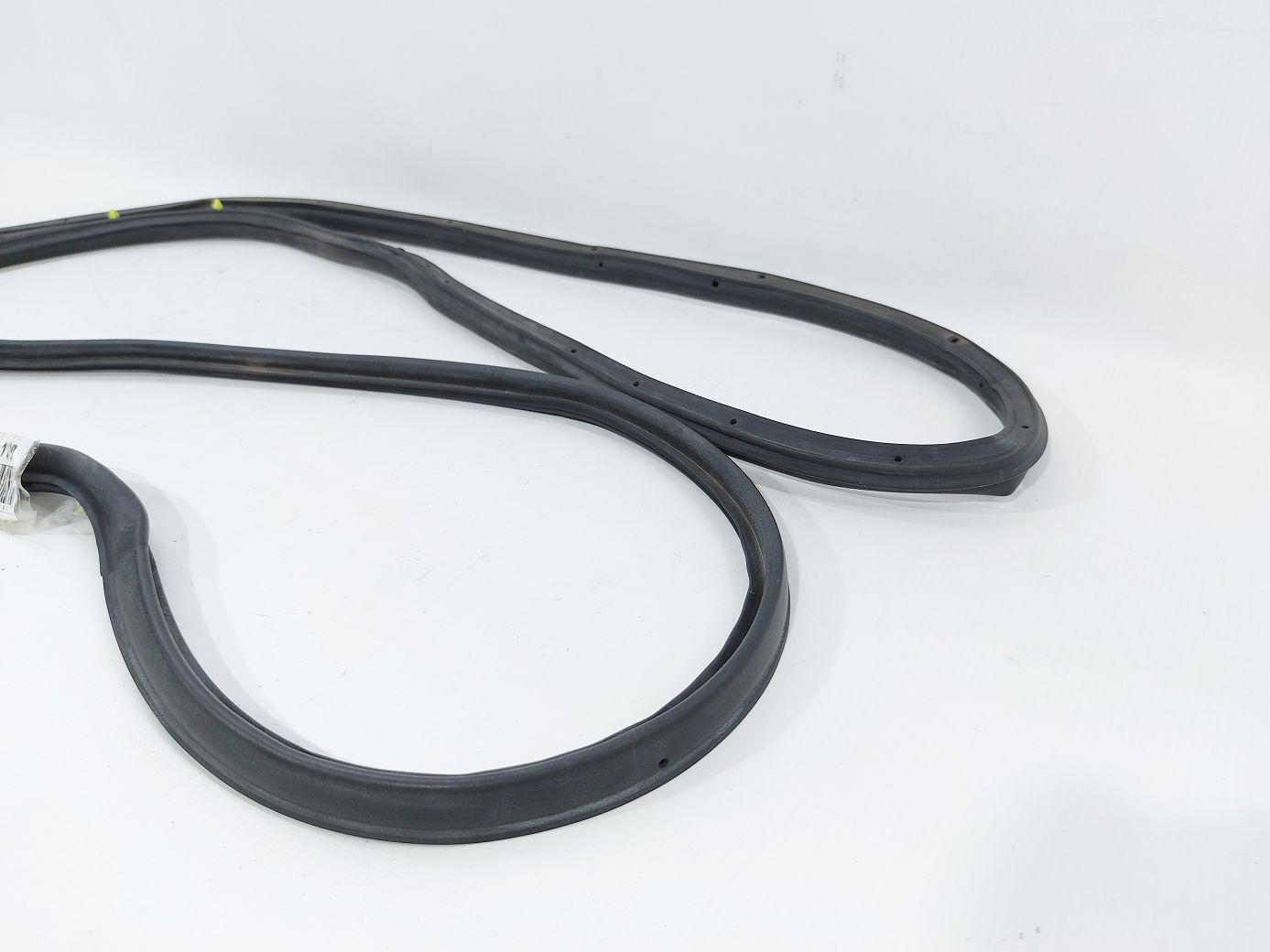 Dart Ущільнювальна гумка передніх правих дверей Dodge Dart 2013-2019 68082802AD Dodge Dart 3