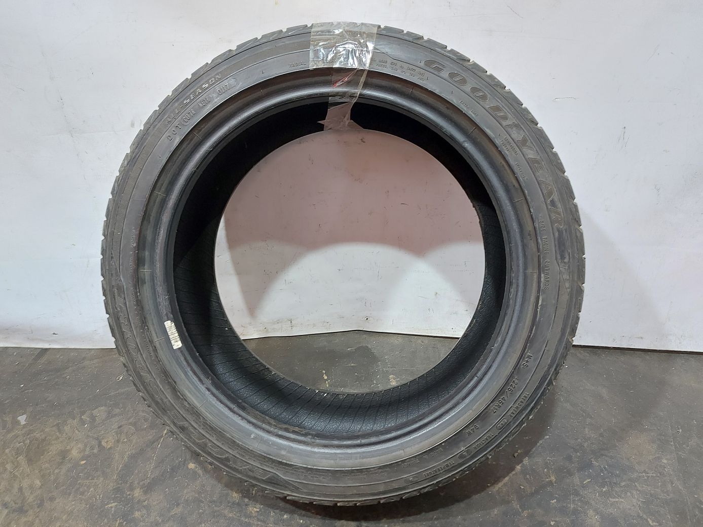 Всесезонные шины. Резина GoodYear Eagle Sport 225/45R17