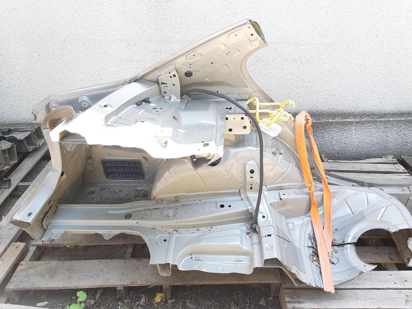 Товари з дефектами Чверть задня ліва (дефект) BMW 328i xDrive 2006-2012 41217145095 BMW 328i xDrive 4