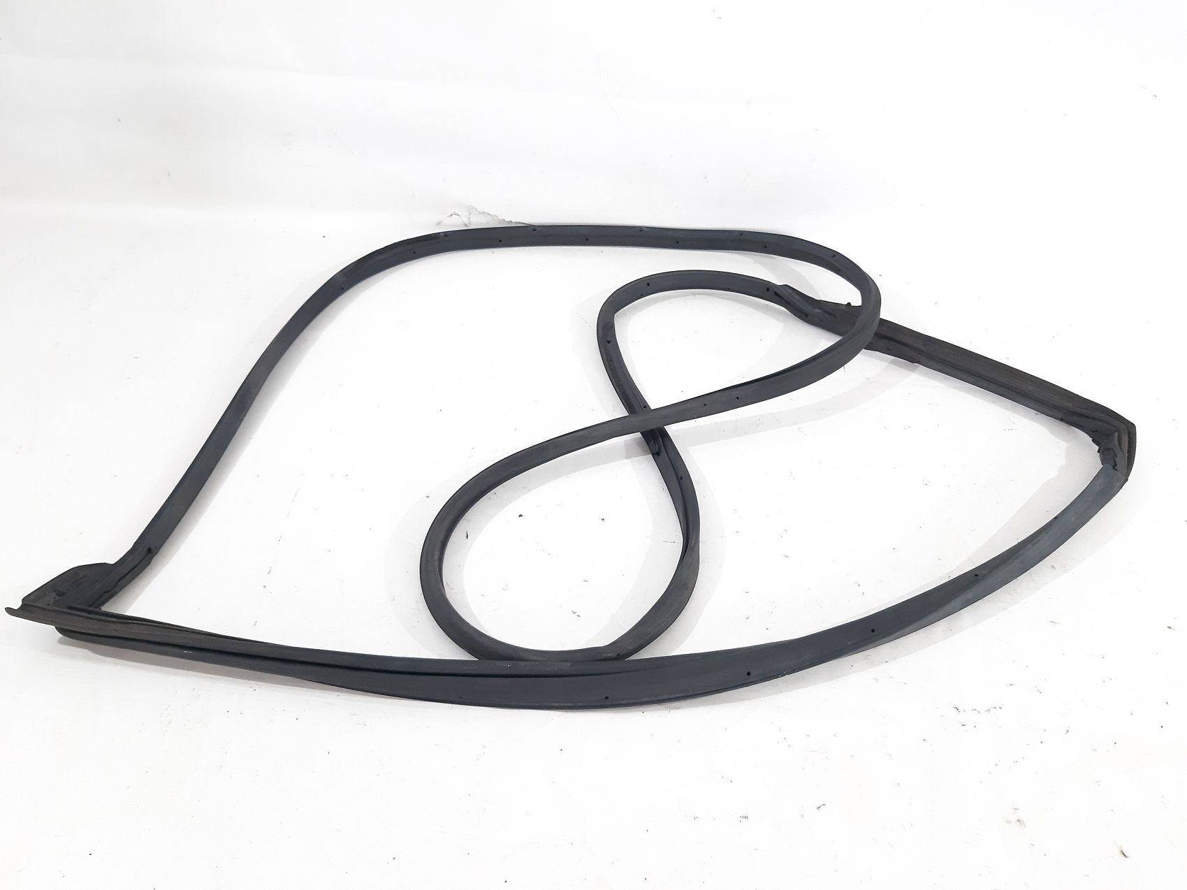 Prius v. Уплотнитель двери передней левой Toyota Prius V 2012-2017 6786247040 Toyota Prius V