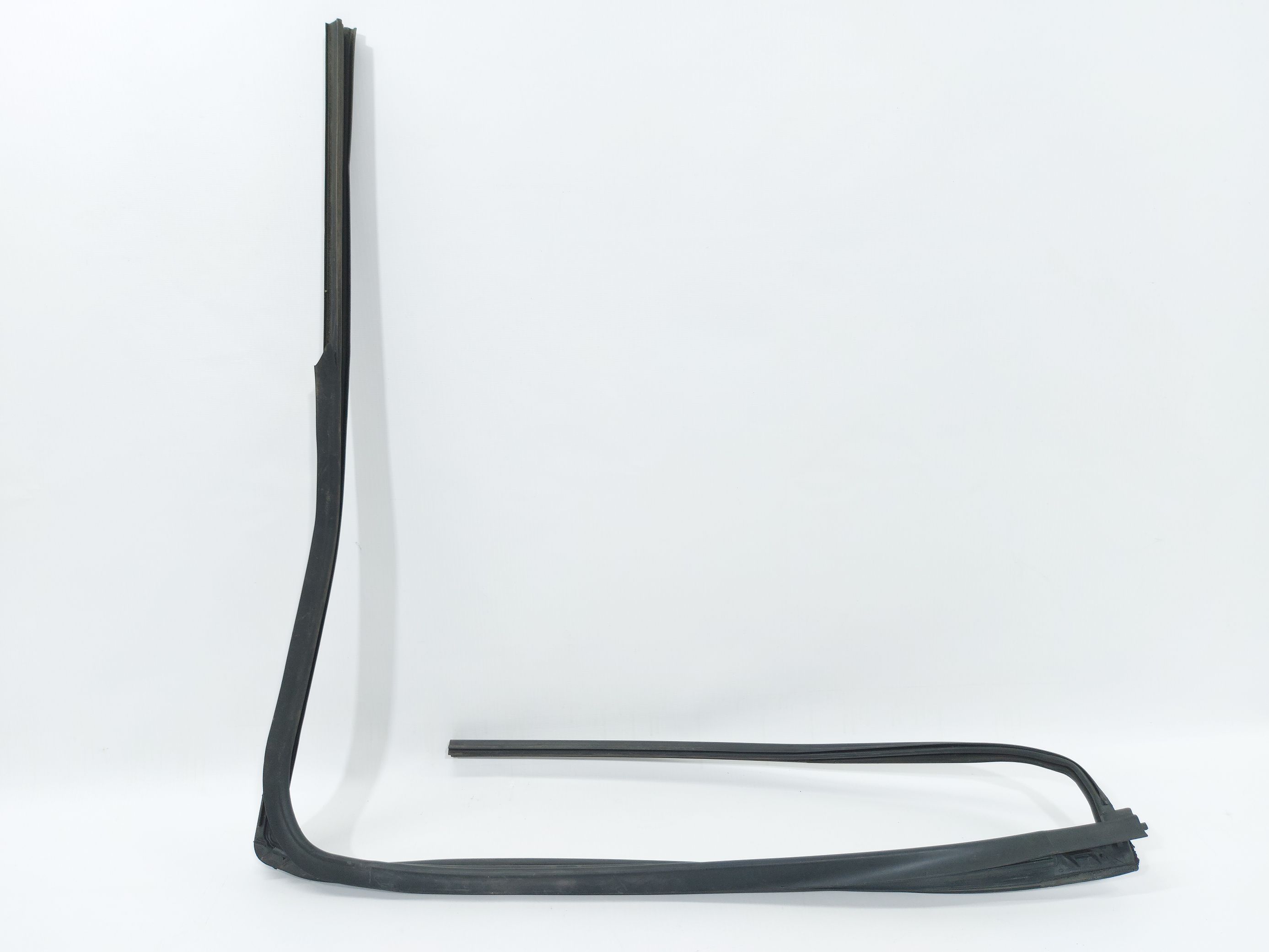 6 Уплотнительная резинка стекла двери задней левой Mazda 6 2014-2016 GHK173605K Mazda 6 3