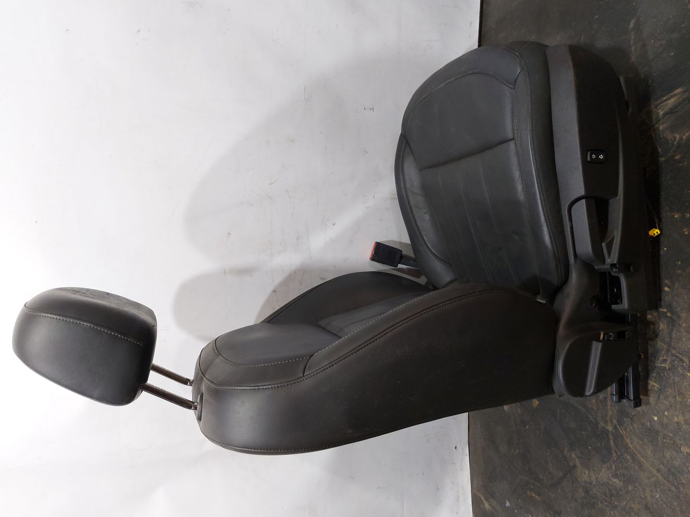 Regal Сидение пассажирское (черная кожа) Buick Regal 2014-2017 23191394 Buick Regal 7