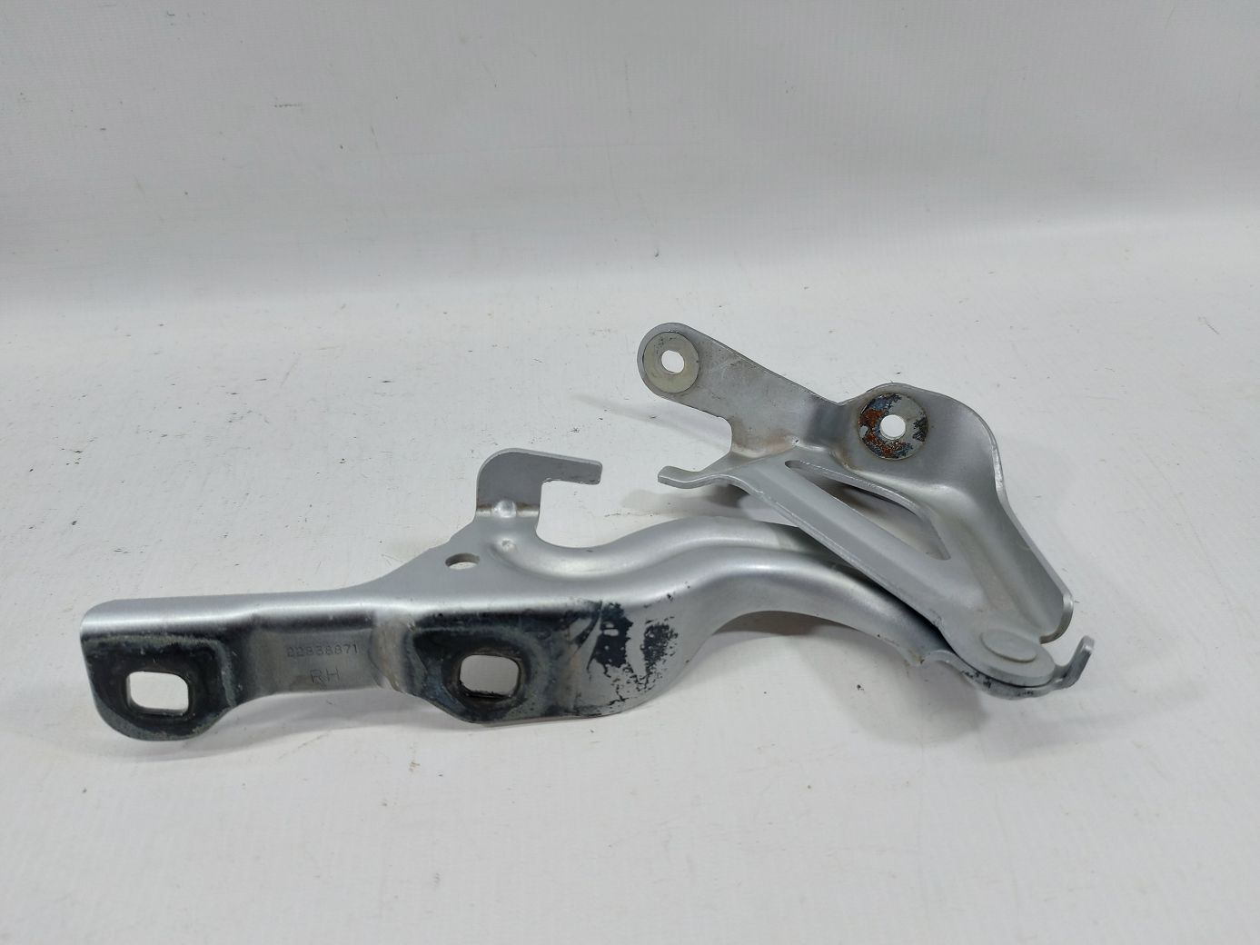 Malibu Петля капота права Chevrolet Malibu 2013-2015 22986410 Chevrolet Malibu 3