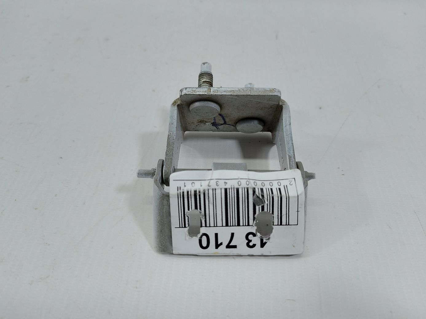 Focus. Петля кришки багажника права Ford Focus 2012-2018 CP9Z5842900A Ford Focus