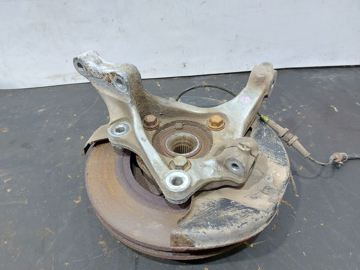 Malibu. Поворотний кулак передній правий у зборі Chevrolet Malibu 2013-2015 13219081 Chevrolet Malibu