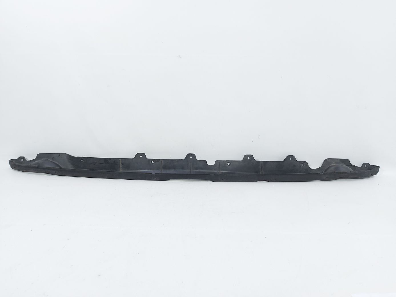 Malibu Накладка водостоку передня Chevrolet Malibu 2018 84752699 Chevrolet Malibu 4