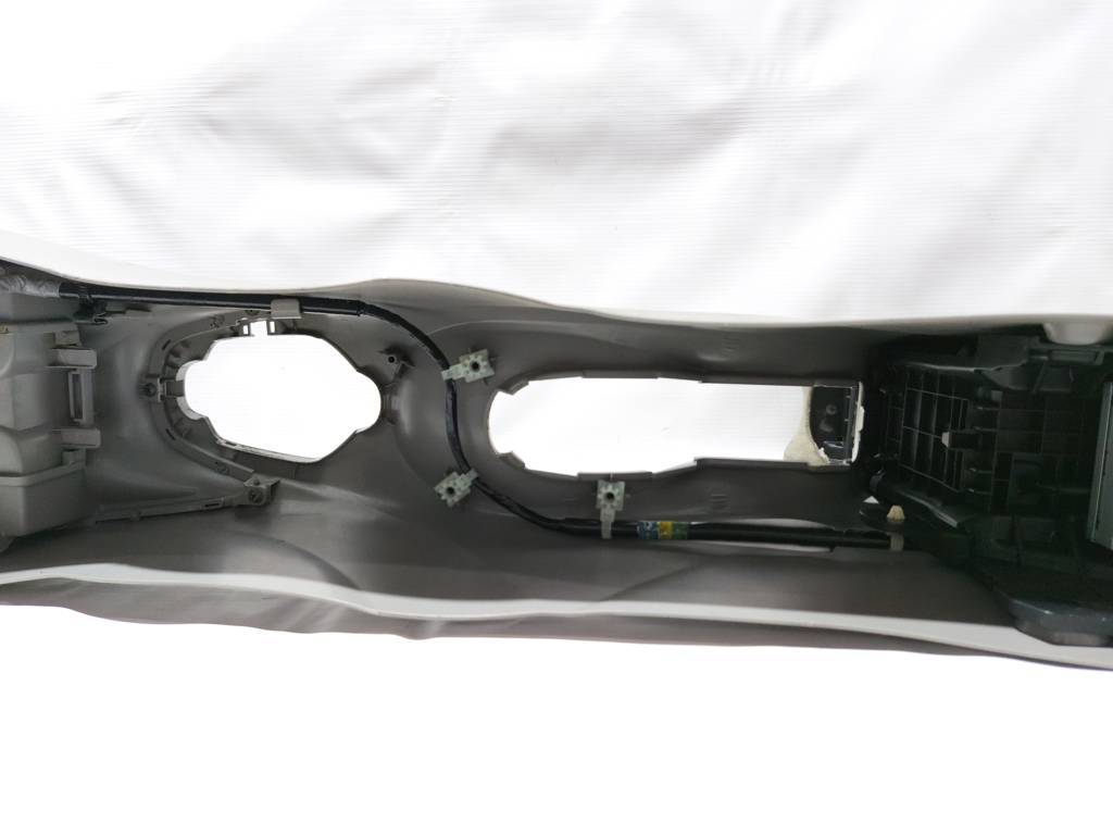 Insight Консоль центральна Honda Insight 2010-2011 83450TM8A12ZB Honda Insight 19