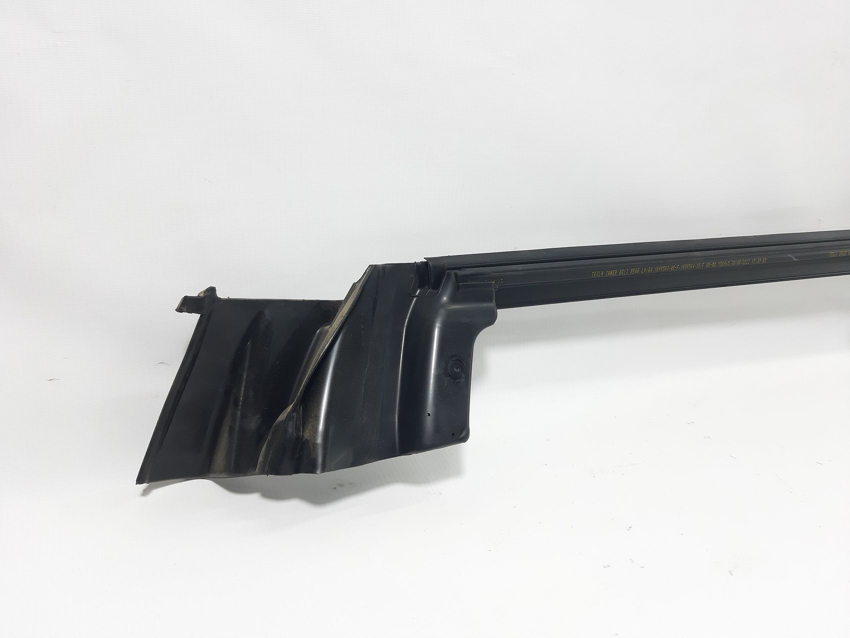 Model 3 Уплотнитель стекла двери задней правой Tesla Model 3 2020-2023 109050400F Tesla Model 3 2