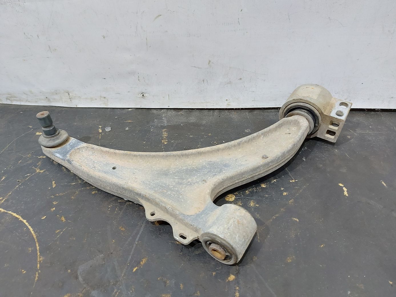 Malibu Важіль передньої підвіски передній правий нижній Chevrolet Malibu 2013-2015 84248220 Chevrolet Malibu 2