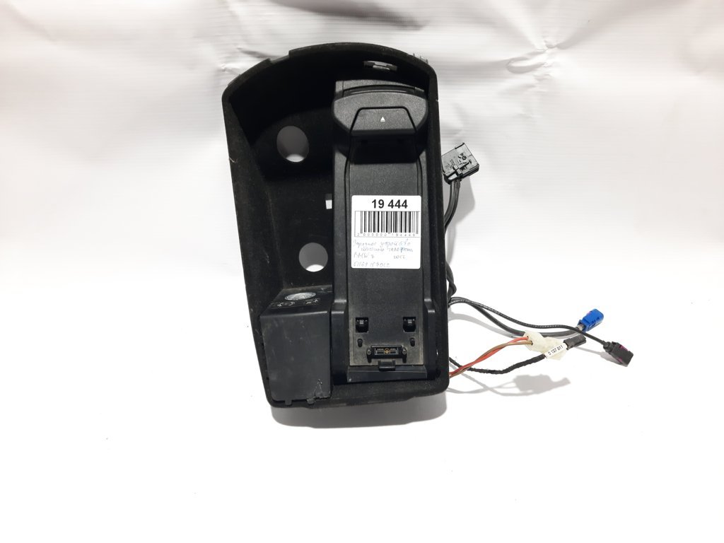 7 series. Зарядное устройство штатного телефона BMW 7 2012 51169157022 BMW 7