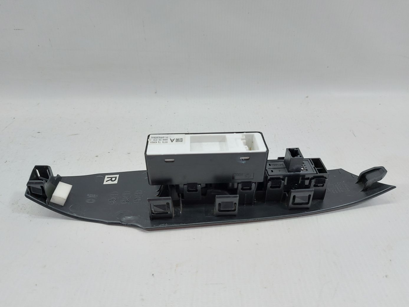 6 Кнопка склопідйомника двері передньої правої Mazda 6 2014-2021 KD3566370A Mazda 6 4 6 Кнопка склопідйомника двері передньої правої Mazda 6 2014-2021 KD3566370A Mazda 6 4